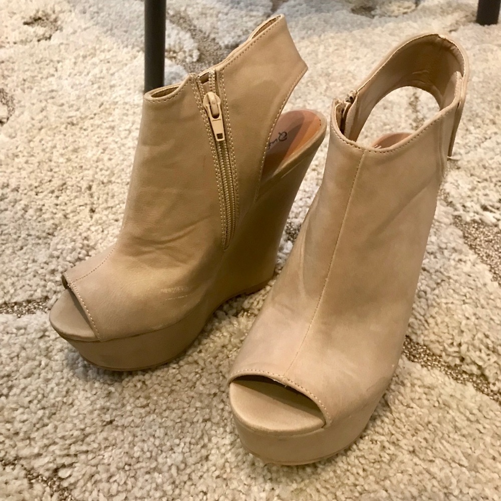 Qupid Peep Toe Slingback Platform Bootie Sz 7